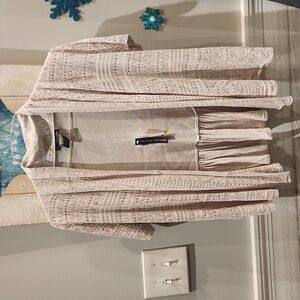 NWT Chelsea & Theodore Women's sz L  Pale Platinum lightweight Sweater